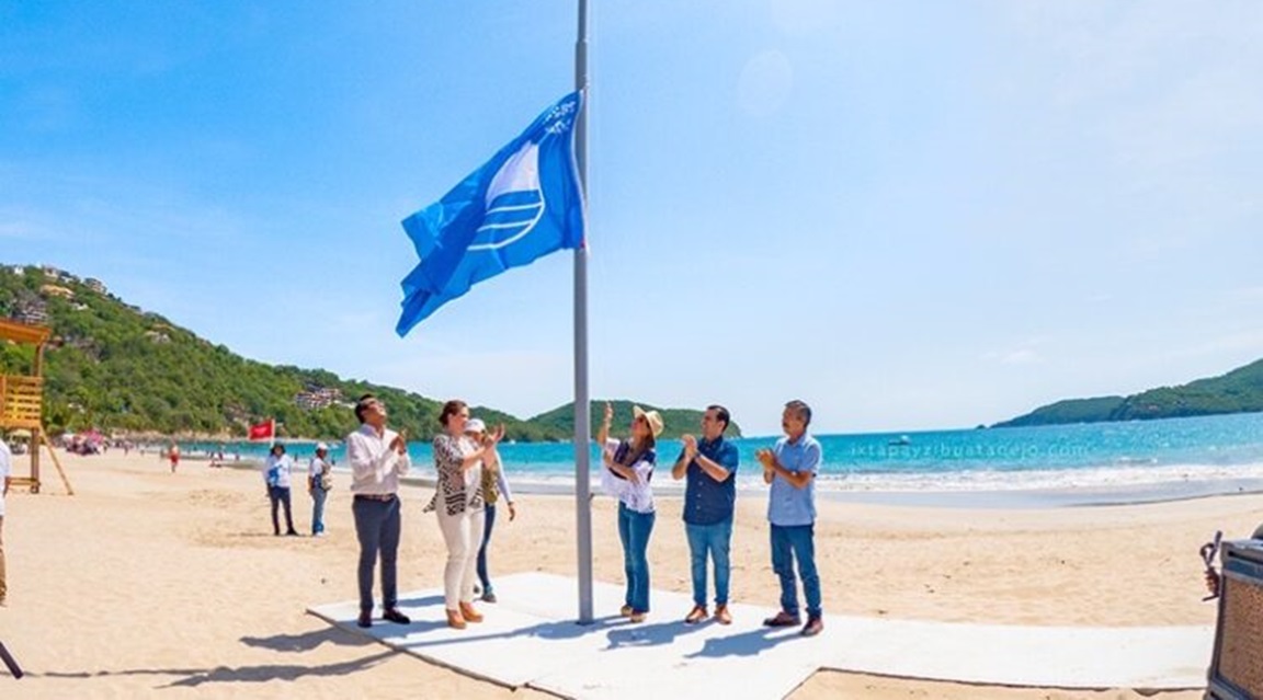 Ixtapa_Zihuatanejo_Bandera_azul